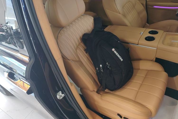 Used VOYAH Dream 2025 PHEV Four-Wheel-Drive Flagship Kunpeng Edition Right Front Seat