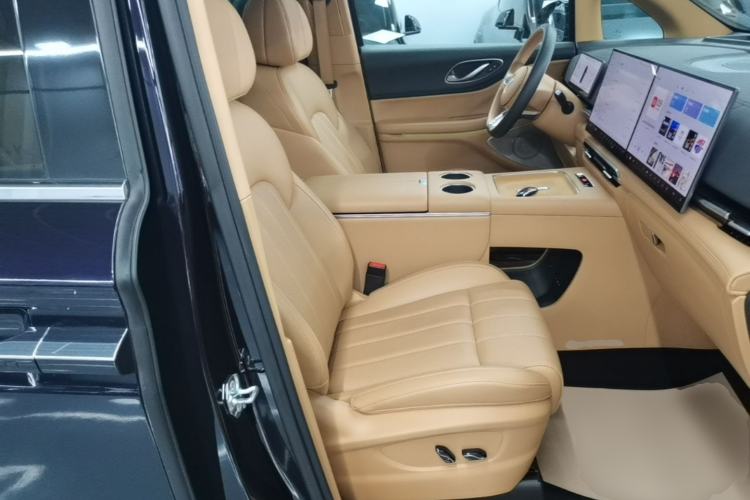 Used VOYAH Dream 2025 PHEV Four-Wheel Drive Prestige Kunpeng Edition Right Front Seat