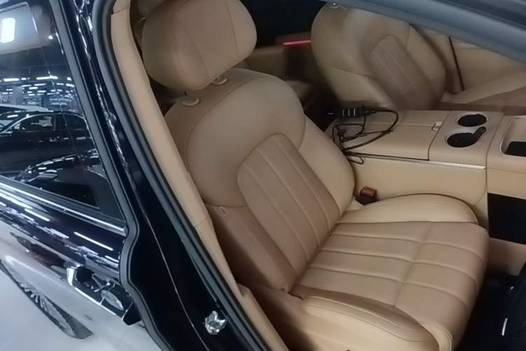 Used VOYAH Dream 2025 PHEV Four-Wheel Drive Prestige Kunpeng Edition Right Front Seat