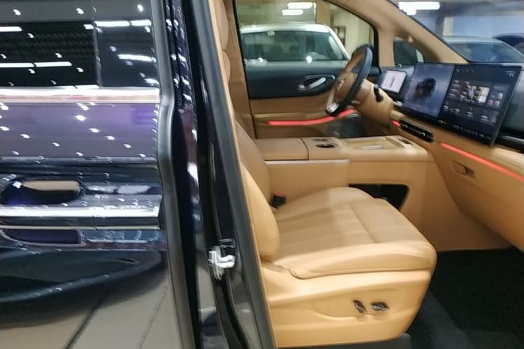 Used VOYAH Dream 2025 PHEV Four-Wheel-Drive Flagship Kunpeng Edition Right Front Seat