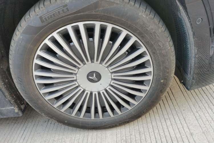 Used VOYAH Dream 2025 PHEV Four-Wheel Drive Prestige Kunpeng Edition Right Front Wheel Hub