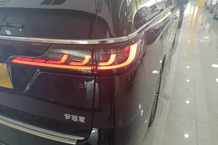 Used VOYAH Dream 2025 PHEV Four-Wheel Drive Prestige Kunpeng Edition Right Rear Taillight