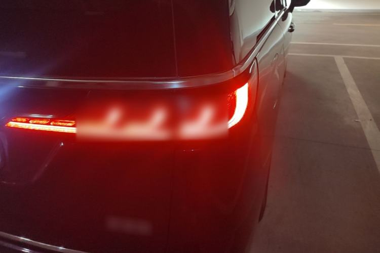 Used VOYAH Dream 2025 PHEV Four-Wheel-Drive Flagship Kunpeng Edition Right Rear Taillight