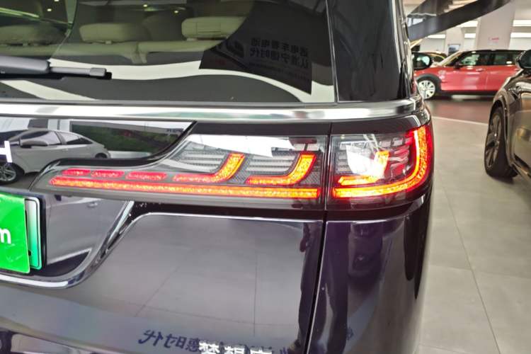Used VOYAH Dream 2025 PHEV Four-Wheel Drive Prestige Kunpeng Edition Right Rear Taillight