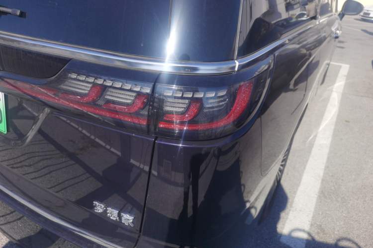 Used VOYAH Dream 2025 PHEV Four-Wheel-Drive Flagship Kunpeng Edition Right Rear Taillight