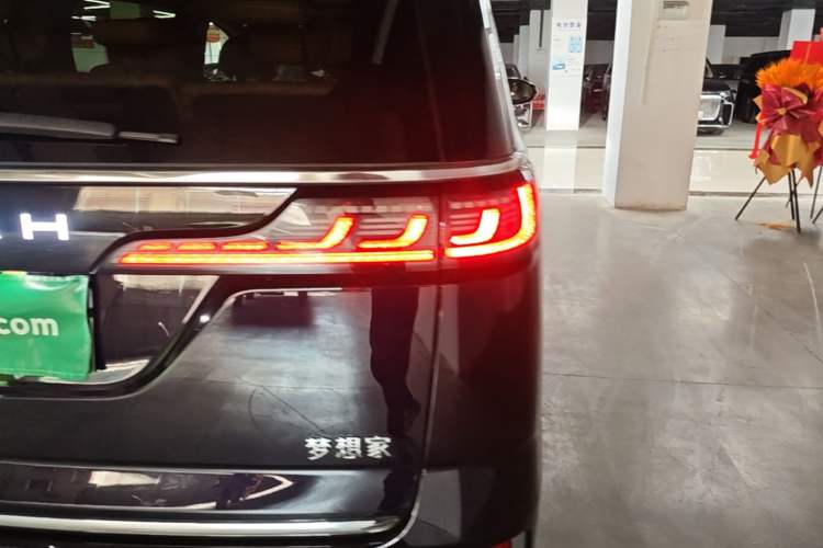 Used VOYAH Dream 2025 PHEV Four-Wheel Drive Prestige Kunpeng Edition Right Rear Taillight