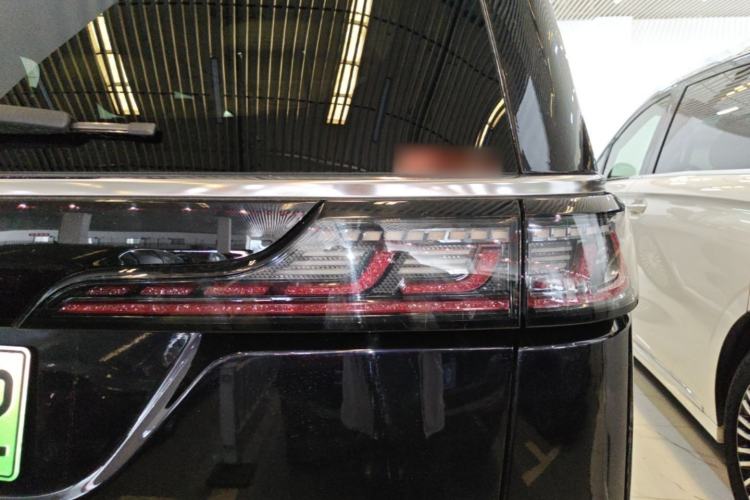 Used VOYAH Dream 2025 PHEV Four-Wheel-Drive Flagship Kunpeng Edition Right Rear Taillight