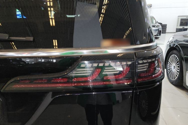 Used VOYAH Dream 2025 PHEV Four-Wheel-Drive Flagship Kunpeng Edition Right Rear Taillight