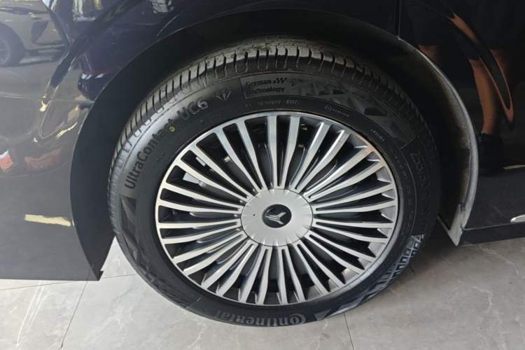 Used VOYAH Dream 2025 PHEV Four-Wheel Drive Prestige Kunpeng Edition Right Rear Wheel Hub