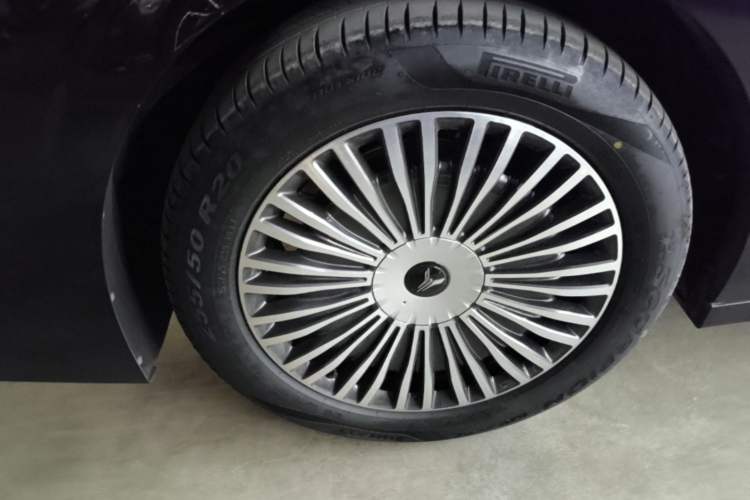 Used VOYAH Dream 2025 PHEV Four-Wheel-Drive Flagship Kunpeng Edition Right Rear Wheel Hub