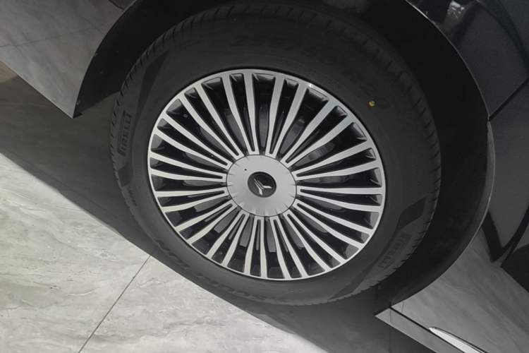 Used VOYAH Dream 2025 PHEV Four-Wheel Drive Excellence Qiankun Edition Right Rear Wheel Hub