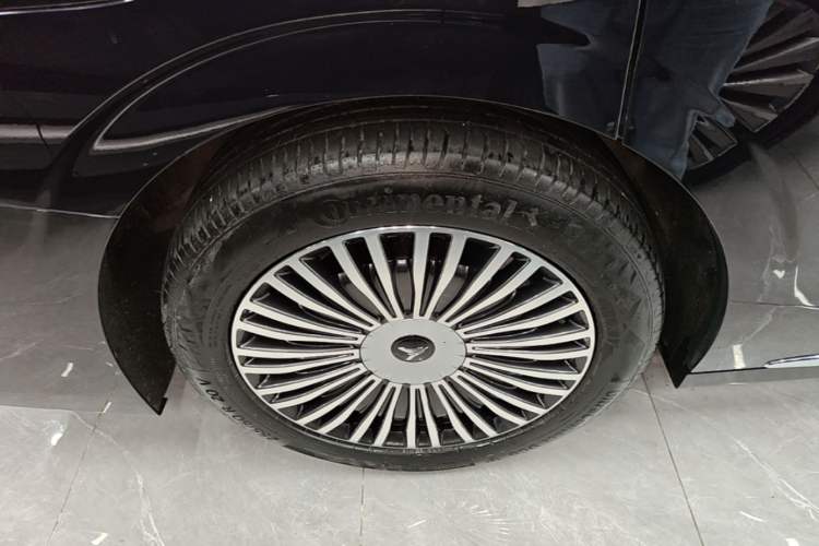 Used VOYAH Dream 2025 PHEV Four-Wheel Drive Prestige Kunpeng Edition Right Rear Wheel Hub