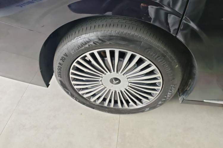 Used VOYAH Dream 2025 PHEV Four-Wheel Drive Prestige Kunpeng Edition Right Rear Wheel Hub
