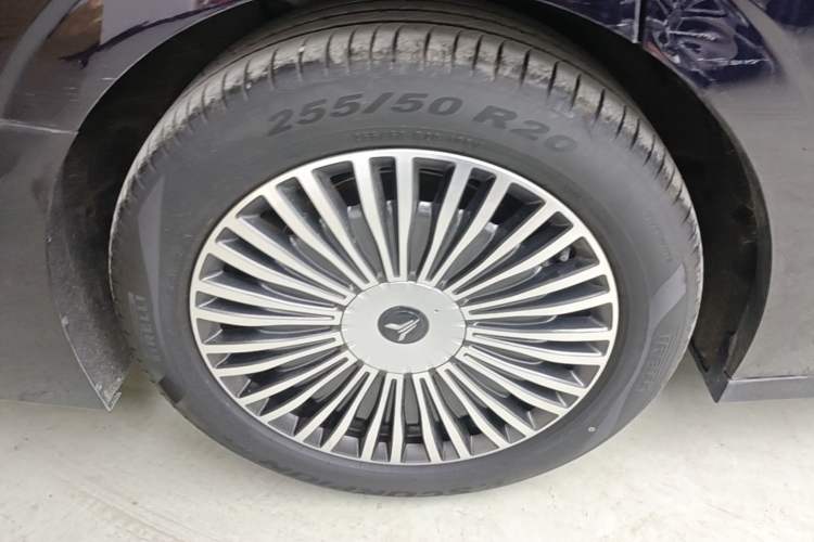 Used VOYAH Dream 2025 PHEV Four-Wheel-Drive Flagship Kunpeng Edition Right Rear Wheel Hub