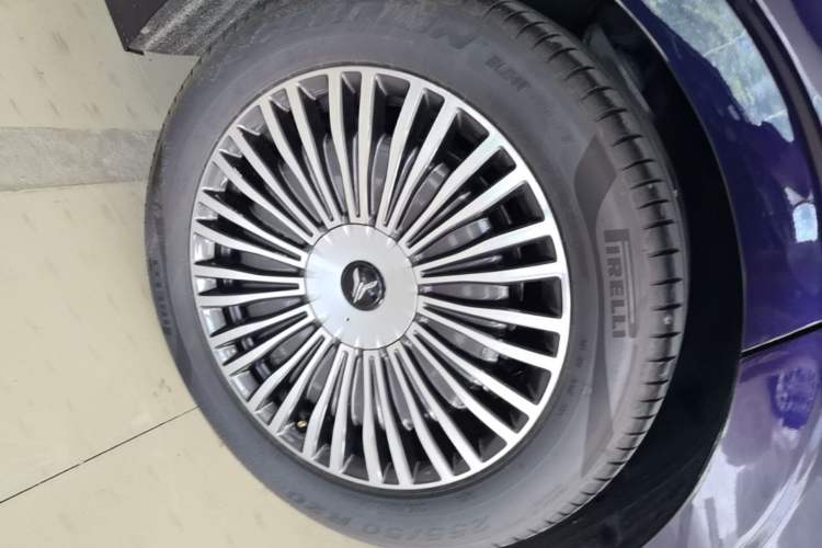 Used VOYAH Dream 2025 PHEV Four-Wheel-Drive Flagship Kunpeng Edition Right Rear Wheel Hub