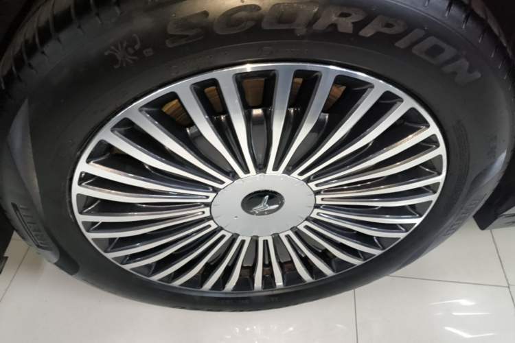 Used VOYAH Dream 2025 PHEV Four-Wheel Drive Prestige Kunpeng Edition Right Rear Wheel Hub