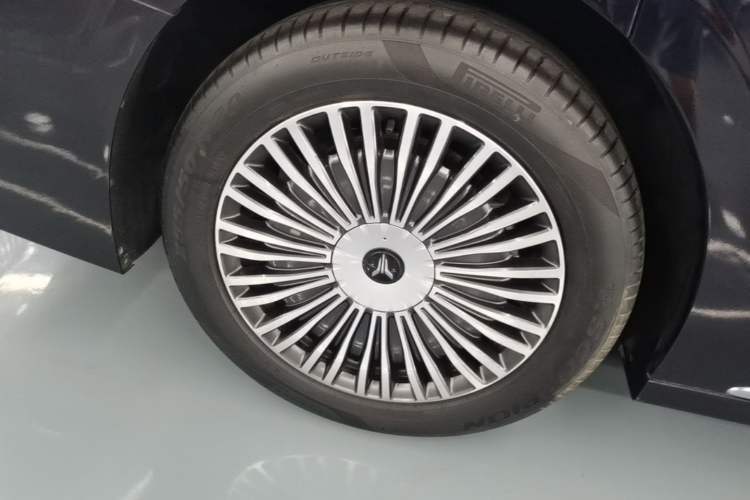 Used VOYAH Dream 2025 PHEV Four-Wheel Drive Prestige Kunpeng Edition Right Rear Wheel Hub