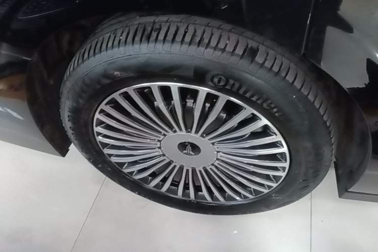 Used VOYAH Dream 2025 PHEV Four-Wheel Drive Prestige Kunpeng Edition Right Rear Wheel Hub