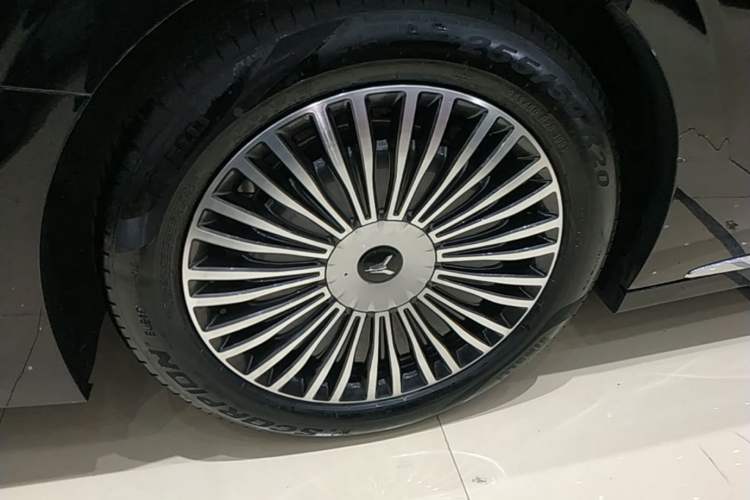 Used VOYAH Dream 2025 PHEV Four-Wheel-Drive Flagship Kunpeng Edition Right Rear Wheel Hub