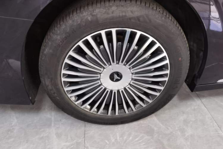 Used VOYAH Dream 2025 PHEV Four-Wheel Drive Prestige Kunpeng Edition Right Rear Wheel Hub