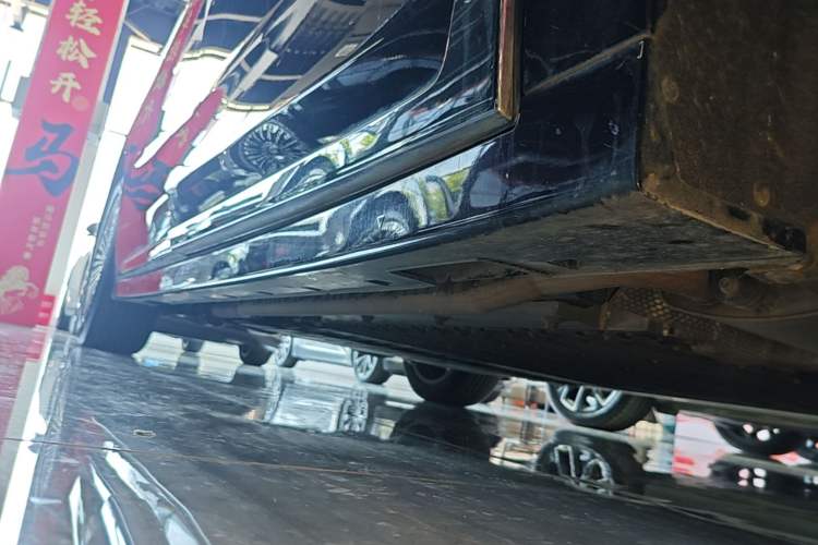 Used VOYAH Dream 2025 PHEV Four-Wheel Drive Prestige Kunpeng Edition Right Side Sill