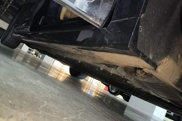 Used VOYAH Dream 2025 PHEV Four-Wheel-Drive Flagship Kunpeng Edition Right Side Sill