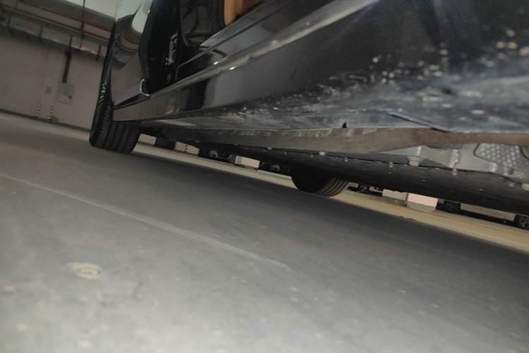 Used VOYAH Dream 2025 PHEV Four-Wheel-Drive Flagship Kunpeng Edition Right Side Sill