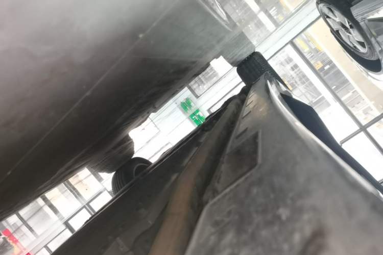 Used VOYAH Dream 2025 PHEV Four-Wheel Drive Prestige Kunpeng Edition Right Side Sill