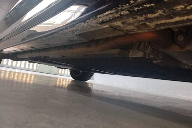 Used VOYAH Dream 2025 PHEV Four-Wheel-Drive Flagship Kunpeng Edition Right Side Sill