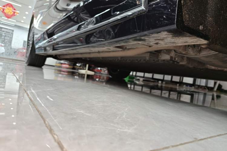Used VOYAH Dream 2025 PHEV Four-Wheel Drive Prestige Kunpeng Edition Right Side Sill