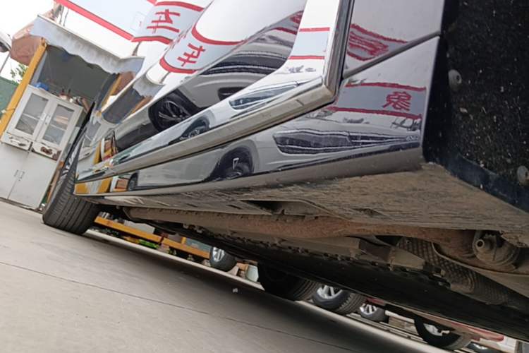 Used VOYAH Dream 2025 PHEV Four-Wheel Drive Excellence Qiankun Edition Right Side Sill
