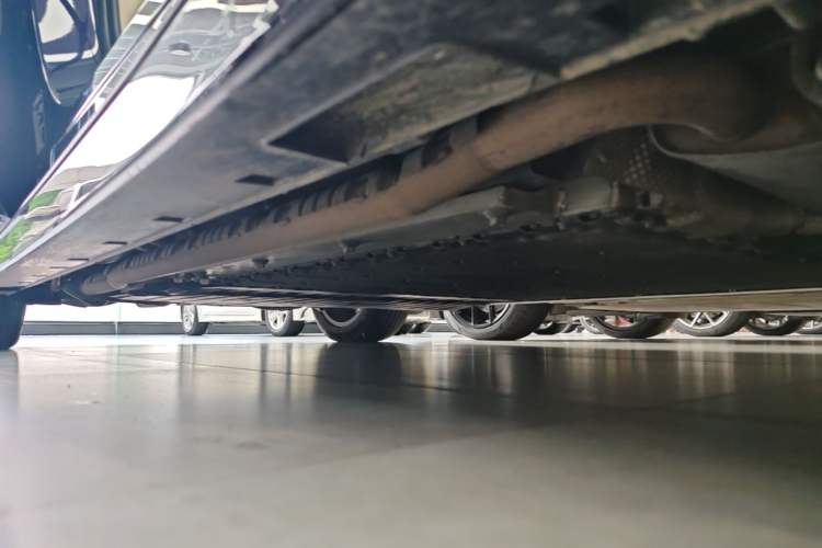 Used VOYAH Dream 2025 PHEV Four-Wheel Drive Prestige Kunpeng Edition Right Side Sill