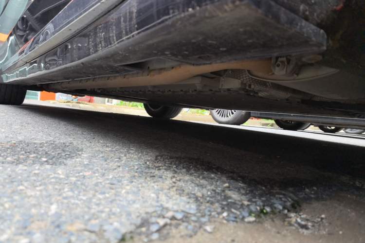 Used VOYAH Dream 2025 PHEV Four-Wheel-Drive Flagship Kunpeng Edition Right Side Sill