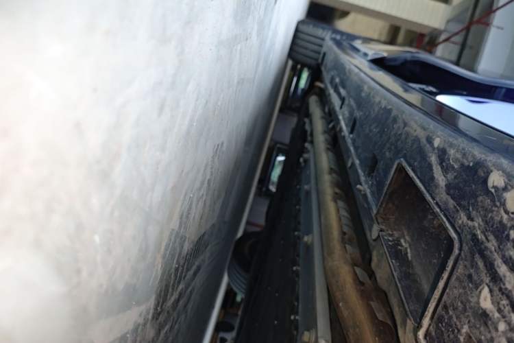 Used VOYAH Dream 2025 PHEV Four-Wheel-Drive Flagship Kunpeng Edition Right Side Sill