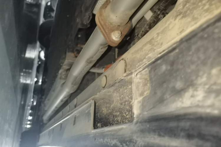 Used VOYAH Dream 2025 PHEV Four-Wheel Drive Prestige Kunpeng Edition Right Side Sill