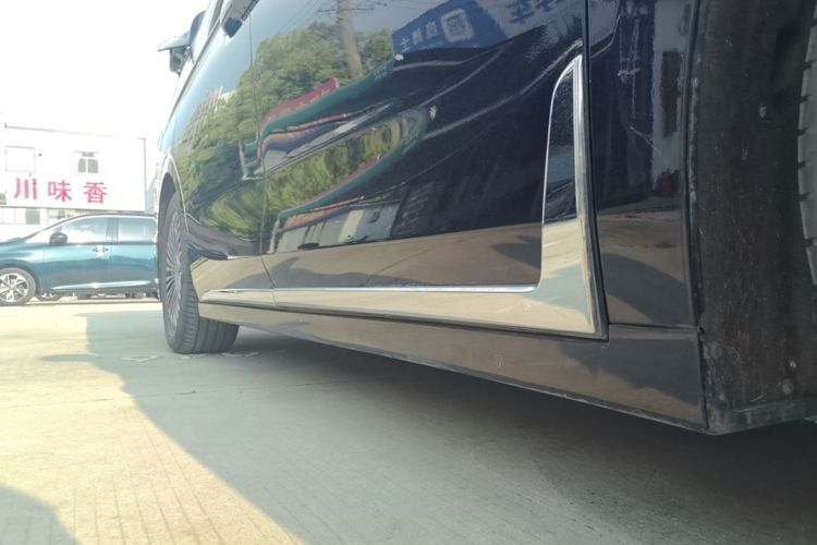 Used VOYAH Dream 2025 PHEV Four-Wheel-Drive Flagship Version – Qiankun Edition Right Side Sill