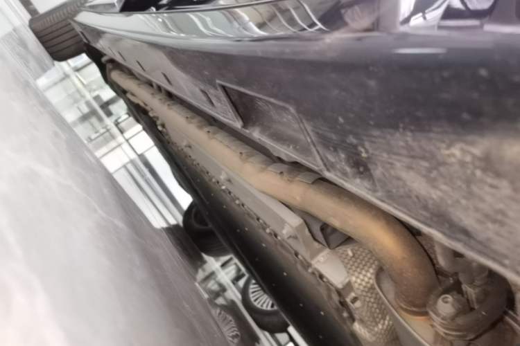 Used VOYAH Dream 2025 PHEV Four-Wheel Drive Prestige Kunpeng Edition Right Side Sill