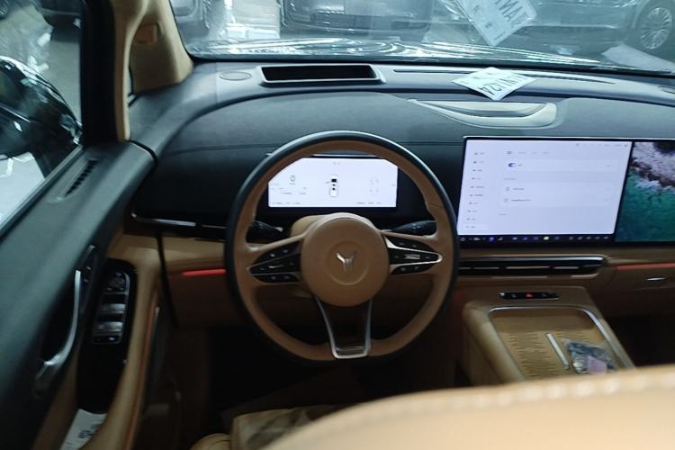 Used VOYAH Dream 2025 PHEV Four-Wheel-Drive Flagship Kunpeng Edition Steering Wheel