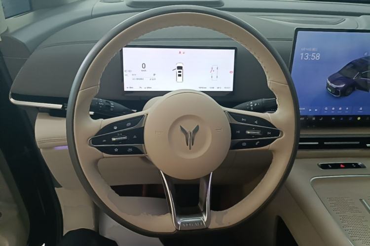 Used VOYAH Dream 2025 PHEV Four-Wheel Drive Prestige Kunpeng Edition Steering Wheel