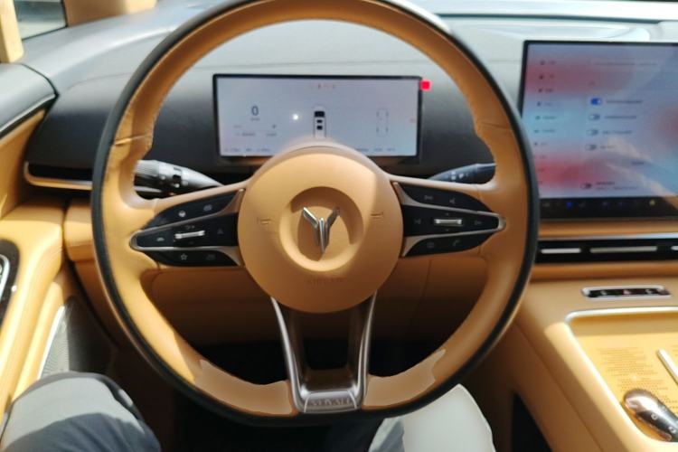 Used VOYAH Dream 2025 PHEV Four-Wheel-Drive Flagship Kunpeng Edition Steering Wheel