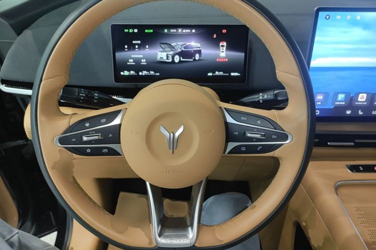 Used VOYAH Dream 2025 PHEV Four-Wheel Drive Excellence Qiankun Edition Steering Wheel