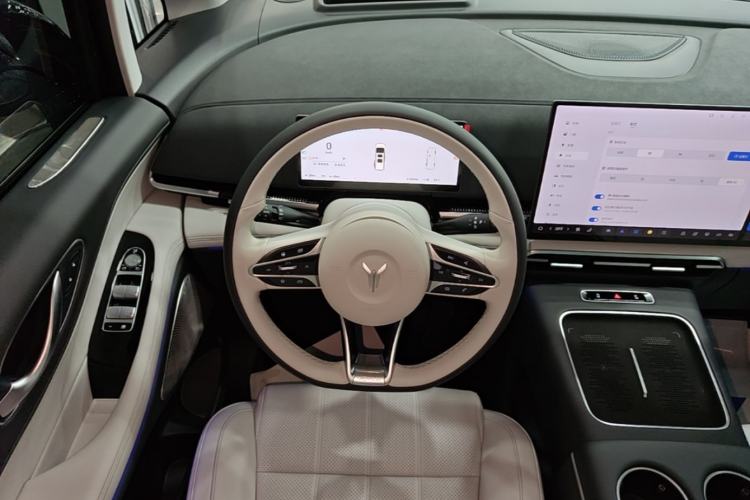 Used VOYAH Dream 2025 PHEV Four-Wheel Drive Prestige Kunpeng Edition Steering Wheel