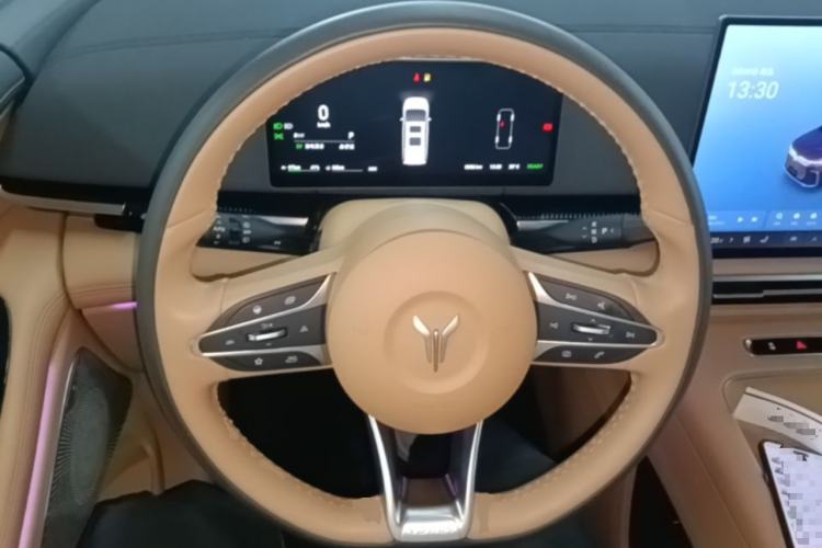 Used VOYAH Dream 2025 PHEV Four-Wheel Drive Prestige Kunpeng Edition Steering Wheel