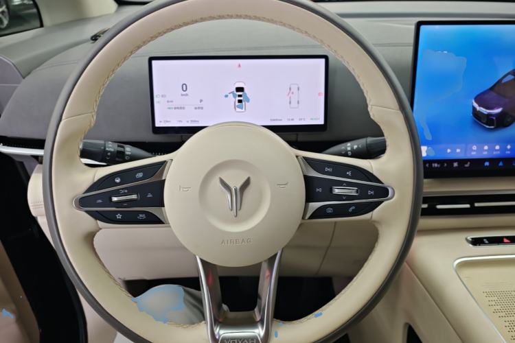 Used VOYAH Dream 2025 PHEV Four-Wheel Drive Prestige Kunpeng Edition Steering Wheel