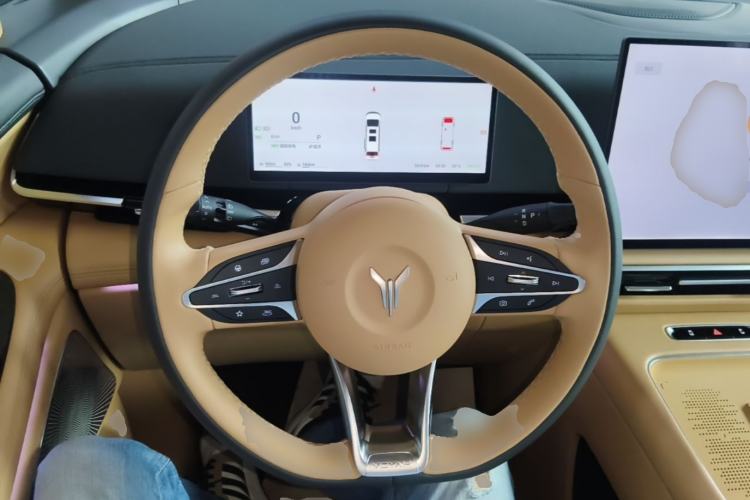 Used VOYAH Dream 2025 PHEV Four-Wheel Drive Prestige Kunpeng Edition Steering Wheel