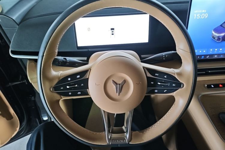 Used VOYAH Dream 2025 PHEV Four-Wheel Drive Prestige Kunpeng Edition Steering Wheel