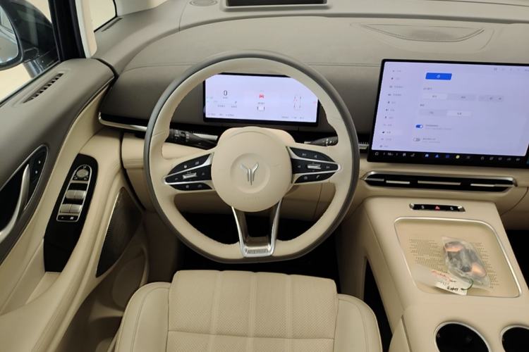 Used VOYAH Dream 2025 PHEV Four-Wheel-Drive Flagship Kunpeng Edition Steering Wheel