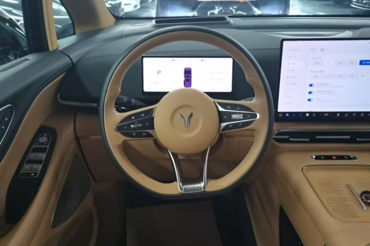 Used VOYAH Dream 2025 PHEV Four-Wheel Drive Prestige Kunpeng Edition Steering Wheel