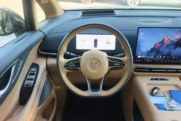 Used VOYAH Dream 2025 PHEV Four-Wheel Drive Prestige Kunpeng Edition Steering Wheel