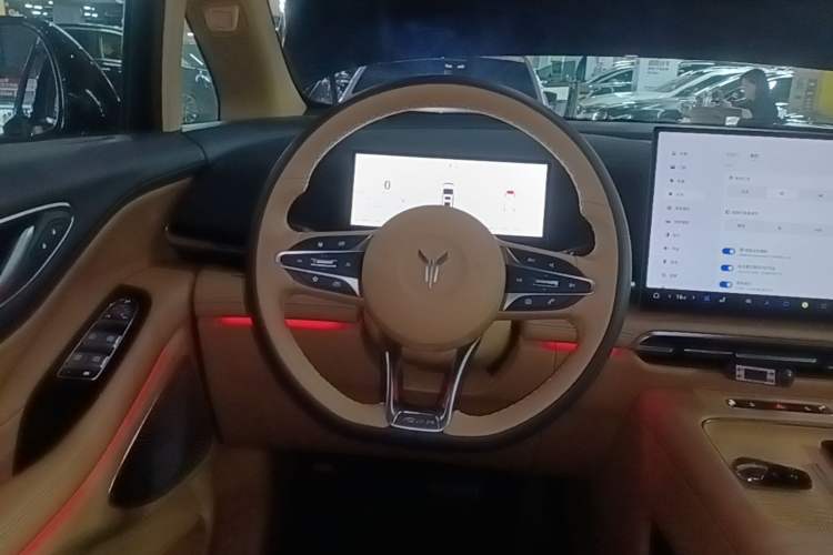 Used VOYAH Dream 2025 PHEV Four-Wheel Drive Prestige Kunpeng Edition Steering Wheel